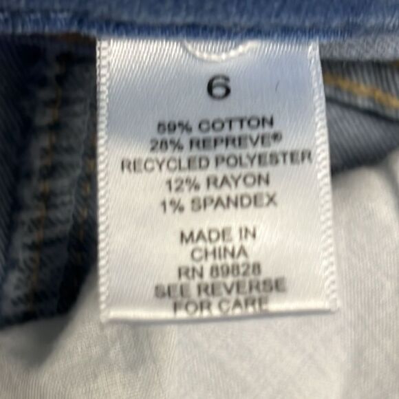 LOGO by Lori Goldstein Patchwork Blue Straight Leg 5 Distressed Jeans- Size 6 - Picture 14 of 15